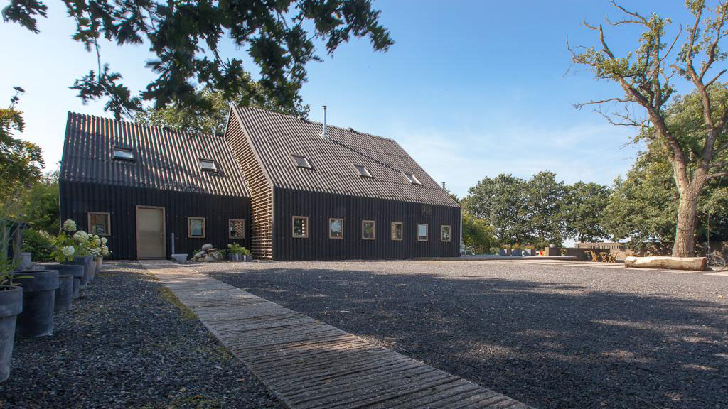 A Former Barnhouse Becomes a Stylish and Colorful Modern Home for a Family in Donderen by aatvos (4)