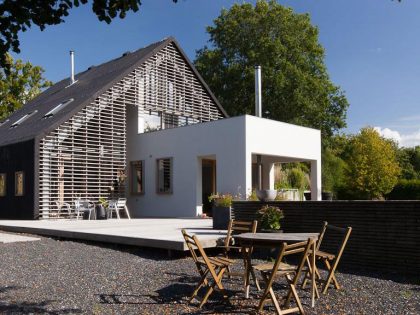 A Former Barnhouse Becomes a Stylish and Colorful Modern Home for a Family in Donderen by aatvos (5)