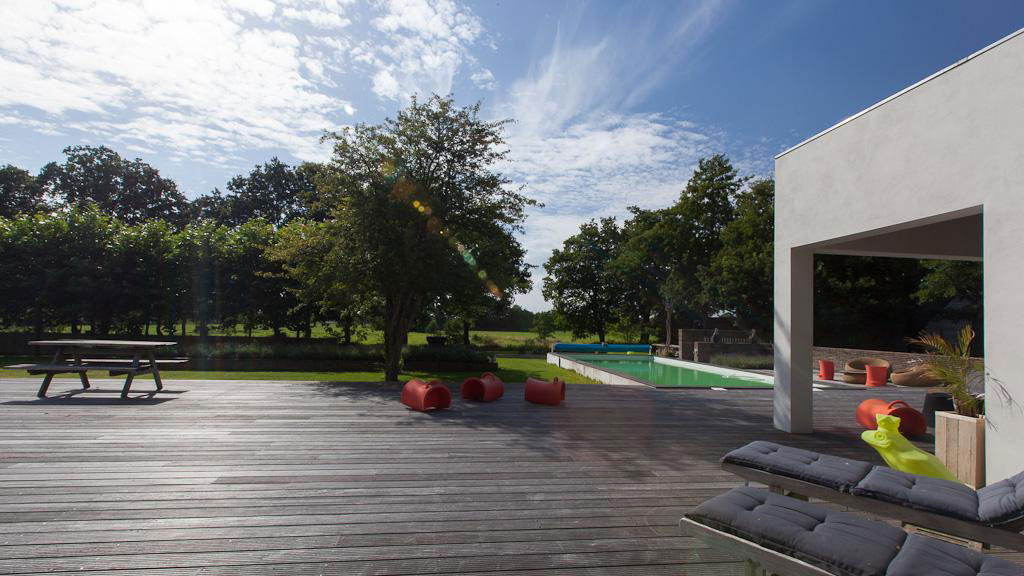 A Former Barnhouse Becomes a Stylish and Colorful Modern Home for a Family in Donderen by aatvos (7)