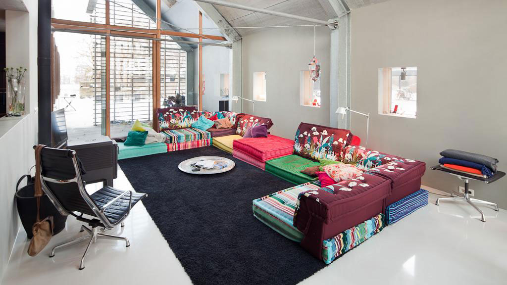 A Former Barnhouse Becomes a Stylish and Colorful Modern Home for a Family in Donderen by aatvos (9)