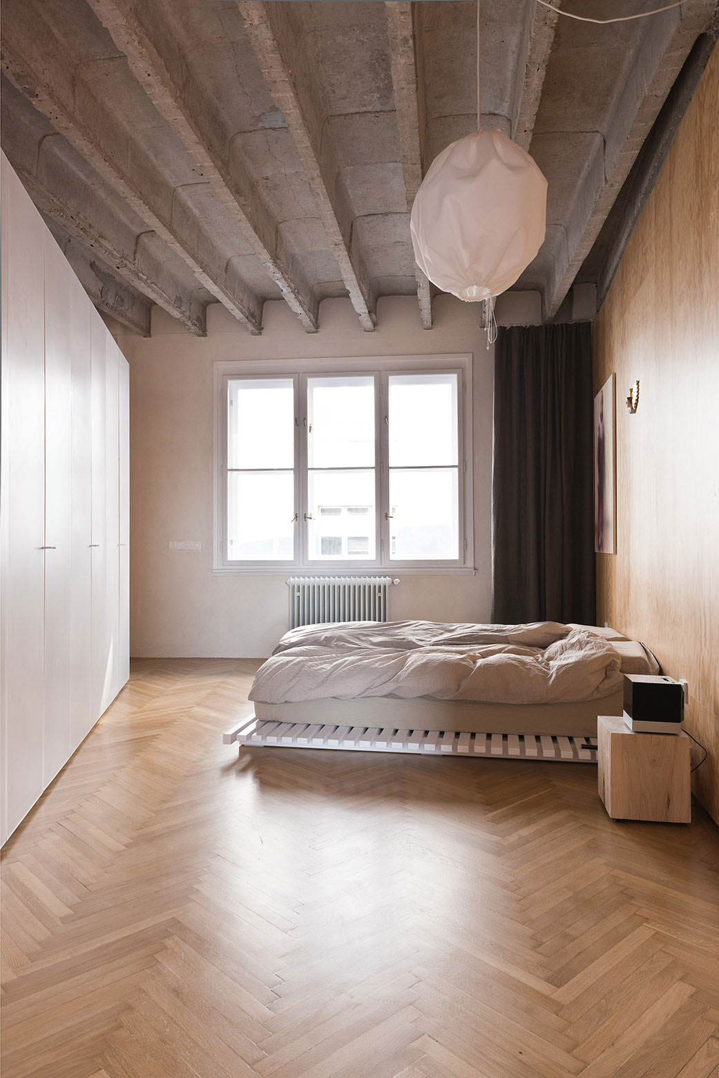A Four-Room Apartment Transformed into a Multi Functional Space for Art, Working and a Good Turntable in Bratislava by gutgut (8)