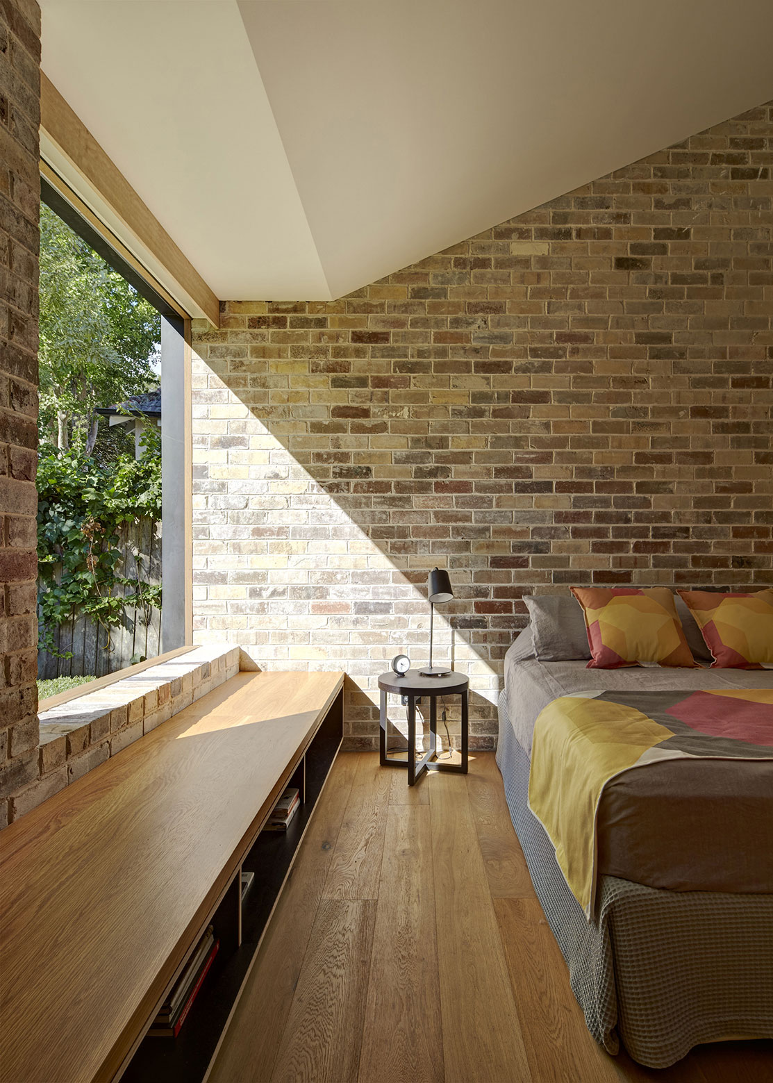 A Luminous Contemporary Home Built From Recycled Bricks in Sydney by Andrew Burges Architects (10)