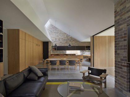 A Luminous Contemporary Home Built From Recycled Bricks in Sydney by Andrew Burges Architects (4)