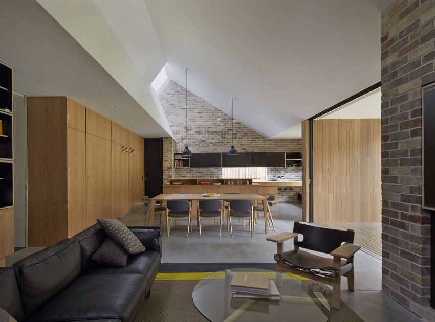 A Luminous Contemporary Home Built From Recycled Bricks in Sydney by Andrew Burges Architects (4)