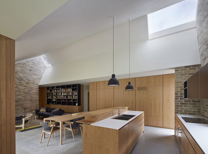 A Luminous Contemporary Home Built From Recycled Bricks in Sydney by Andrew Burges Architects (5)