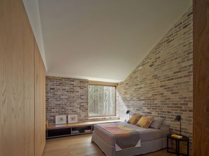 A Luminous Contemporary Home Built From Recycled Bricks in Sydney by Andrew Burges Architects (7)
