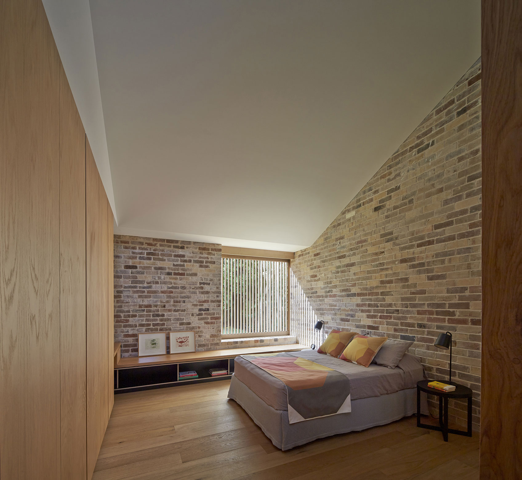 A Luminous Contemporary Home Built From Recycled Bricks in Sydney by Andrew Burges Architects (7)