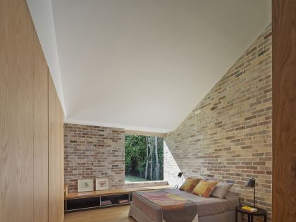 A Luminous Contemporary Home Built From Recycled Bricks in Sydney by Andrew Burges Architects (8)
