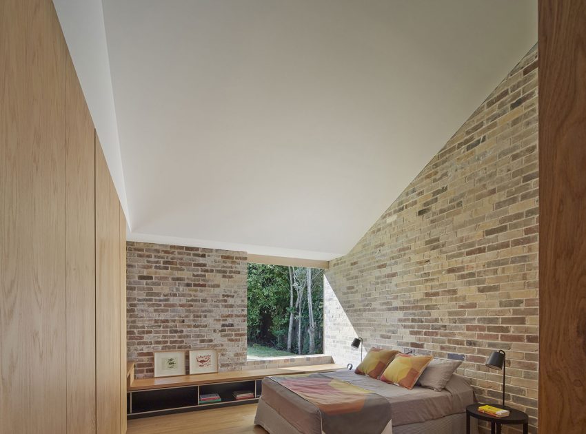 A Luminous Contemporary Home Built From Recycled Bricks in Sydney by Andrew Burges Architects (8)