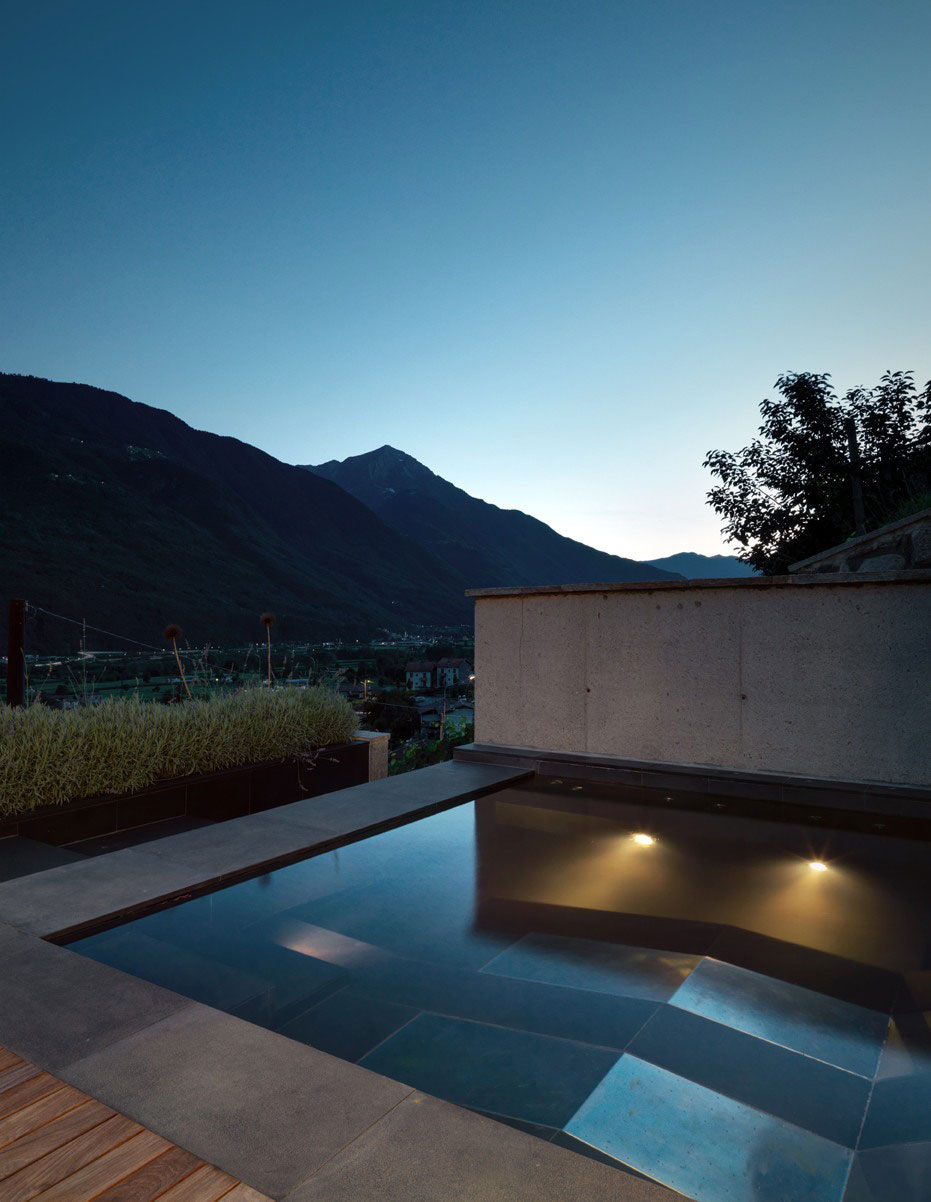 A Luminous Contemporary Home Nestled in the Breathtaking Mountains of Valtellina by Rocco Borromini (17)