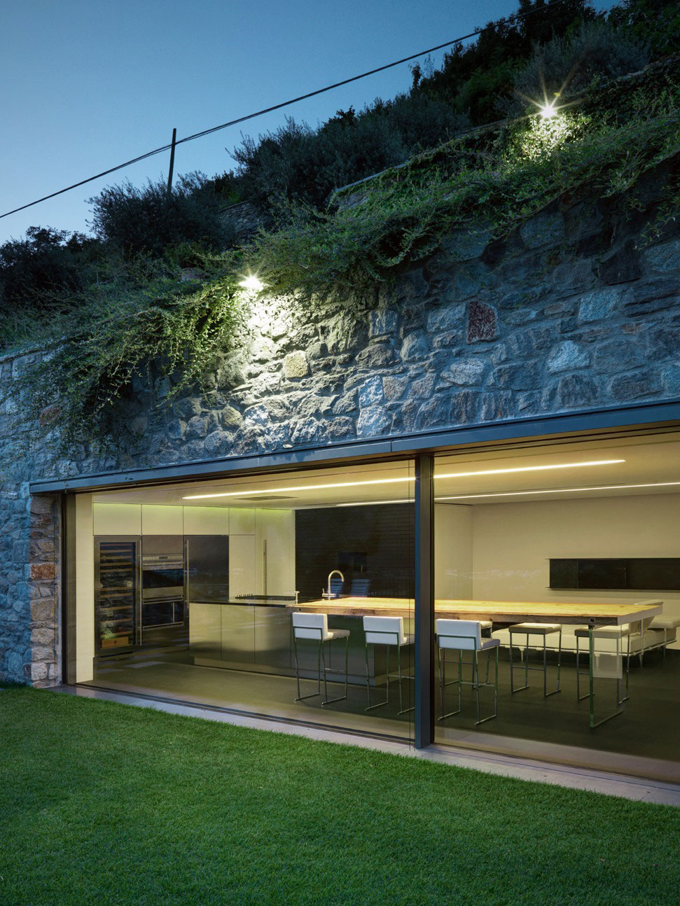 A Luminous Contemporary Home Nestled in the Breathtaking Mountains of Valtellina by Rocco Borromini (19)