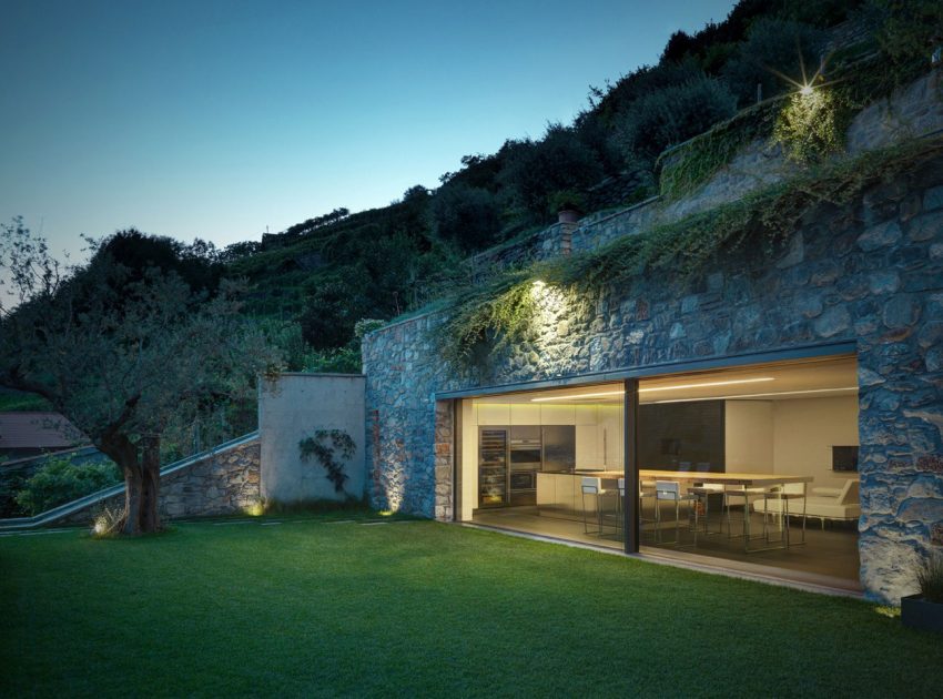 A Luminous Contemporary Home Nestled in the Breathtaking Mountains of Valtellina by Rocco Borromini (20)