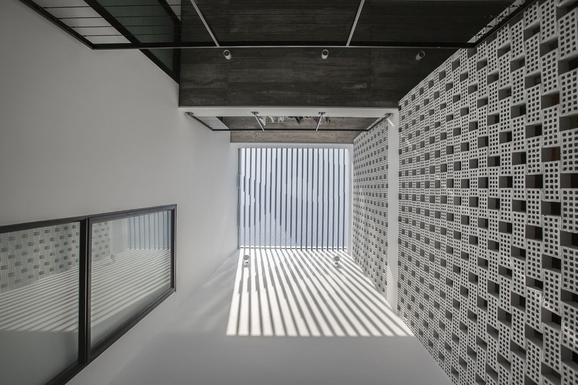 A Luminous Contemporary Home for a Single Man in Hanoi, Vietnam by AHL architects associates (14)