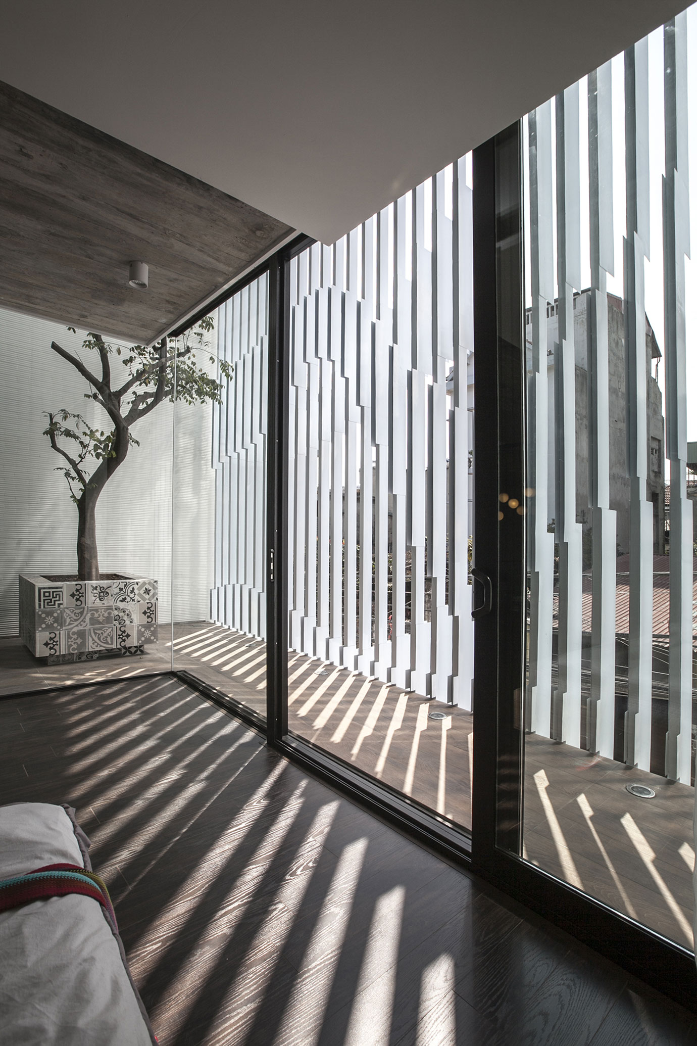 A Luminous Contemporary Home for a Single Man in Hanoi, Vietnam by AHL architects associates (17)