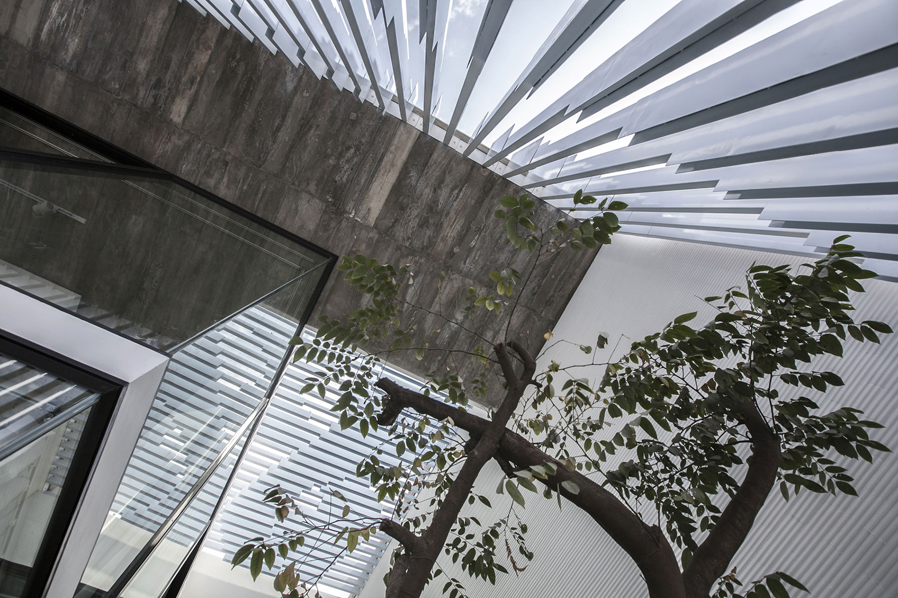 A Luminous Contemporary Home for a Single Man in Hanoi, Vietnam by AHL architects associates (20)
