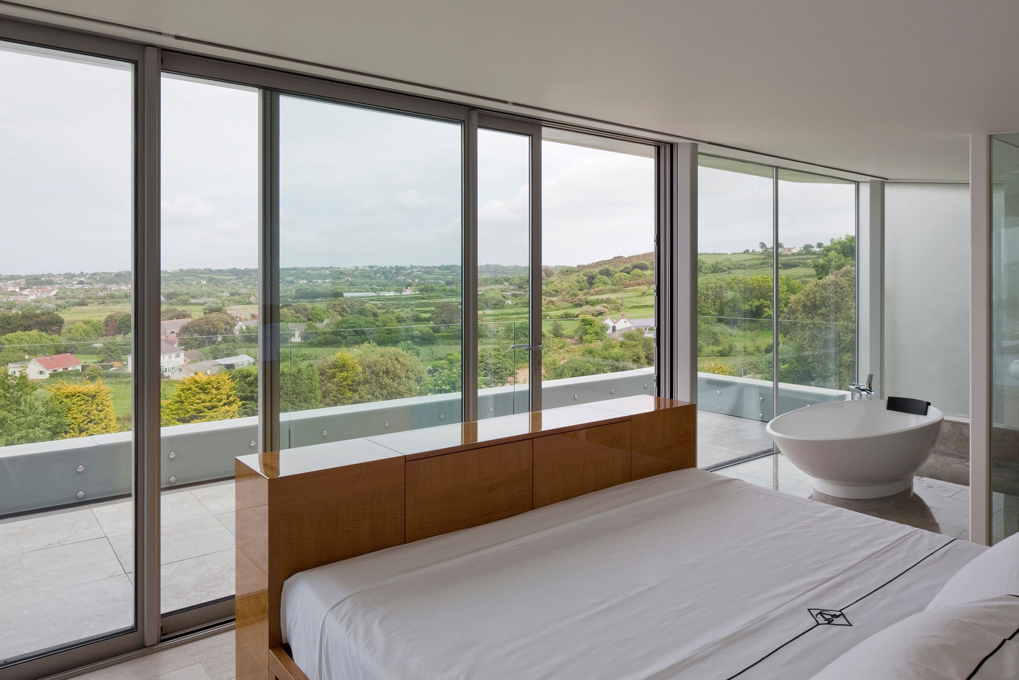 A Luminous Hillside Home with Spectacular Views in Castel, Guernsey by Jamie Falla Architecture (14)