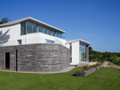 A Luminous Hillside Home with Spectacular Views in Castel, Guernsey by Jamie Falla Architecture (3)