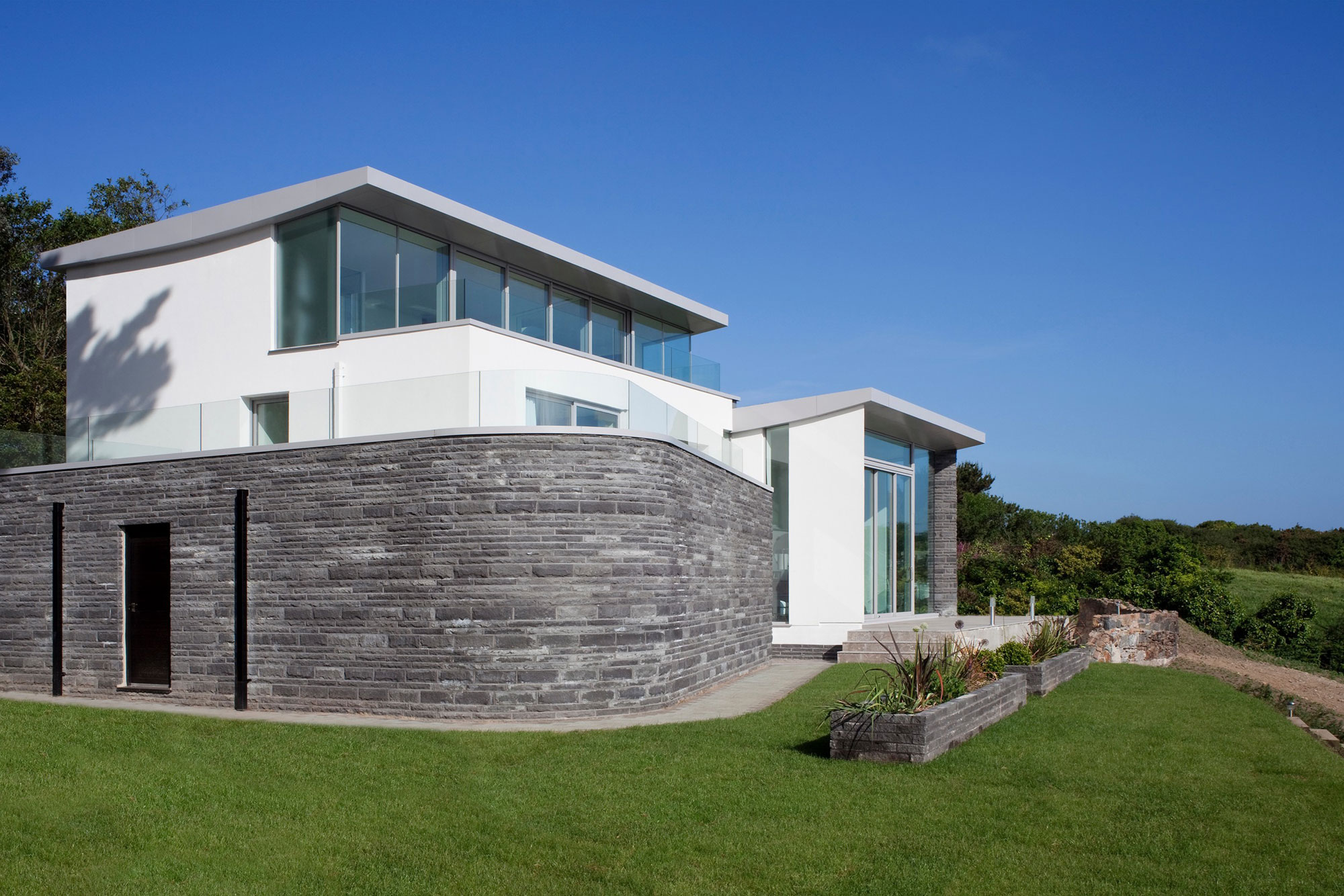 A Luminous Hillside Home with Spectacular Views in Castel, Guernsey by Jamie Falla Architecture (3)