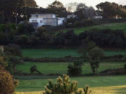 A Luminous Hillside Home with Spectacular Views in Castel, Guernsey by Jamie Falla Architecture (5)