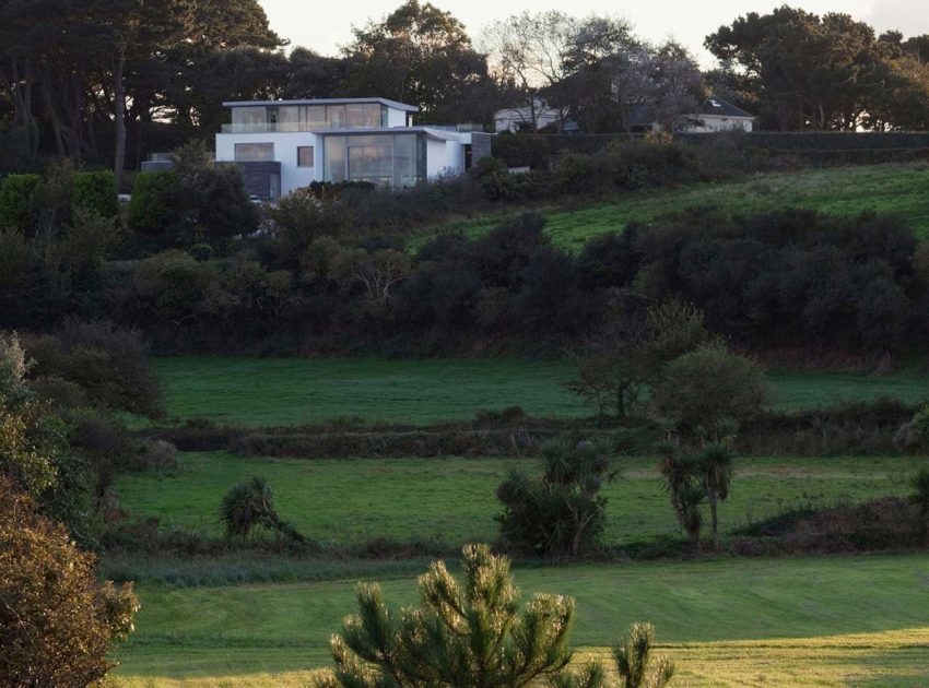 A Luminous Hillside Home with Spectacular Views in Castel, Guernsey by Jamie Falla Architecture (5)