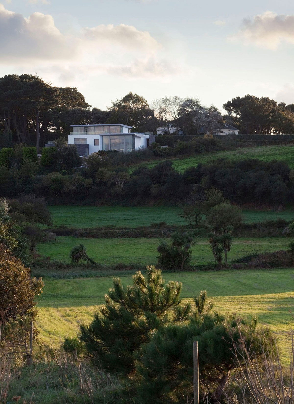 A Luminous Hillside Home with Spectacular Views in Castel, Guernsey by Jamie Falla Architecture (5)