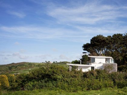 A Luminous Hillside Home with Spectacular Views in Castel, Guernsey by Jamie Falla Architecture (6)