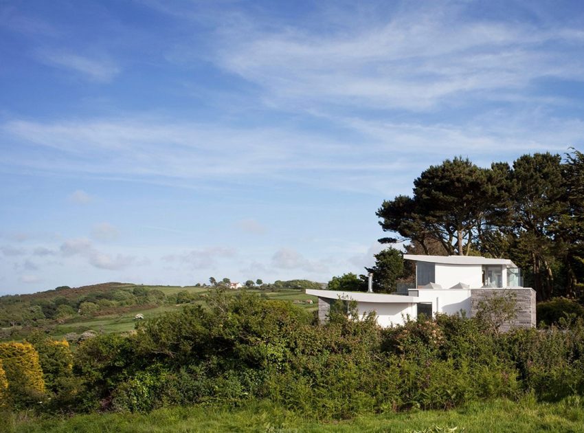 A Luminous Hillside Home with Spectacular Views in Castel, Guernsey by Jamie Falla Architecture (6)