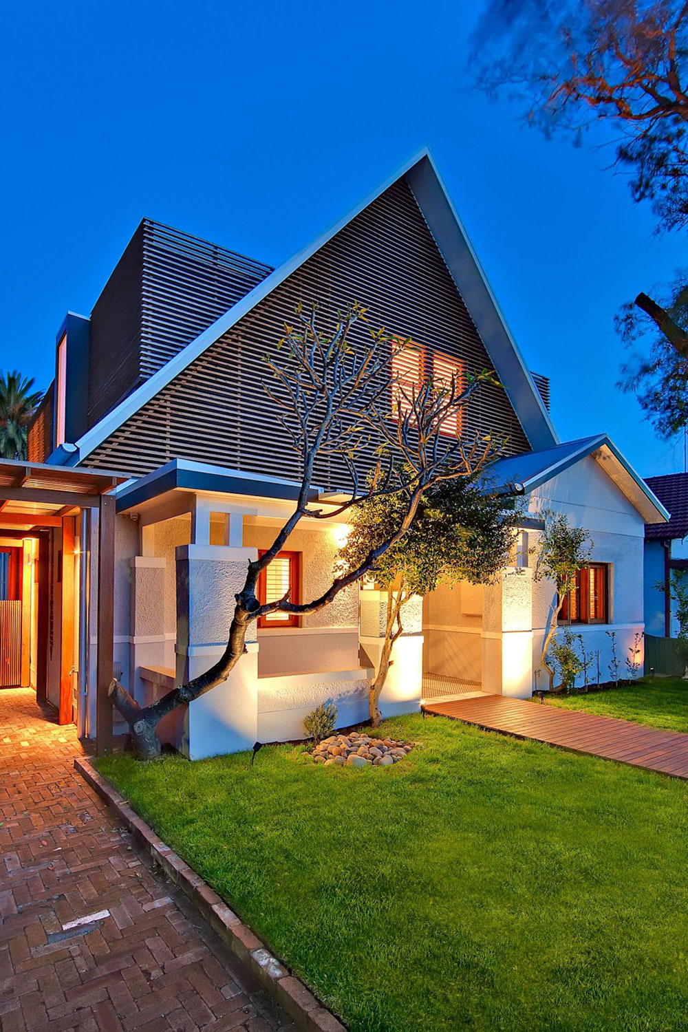 A Luminous and Dramatic Home with Spaces Full of Natural Light in Sydney by CplusC Architectural Workshop (12)