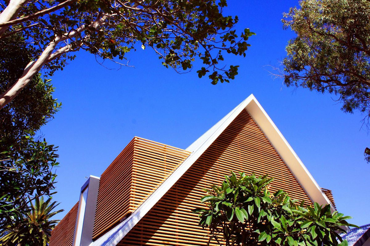A Luminous and Dramatic Home with Spaces Full of Natural Light in Sydney by CplusC Architectural Workshop (2)