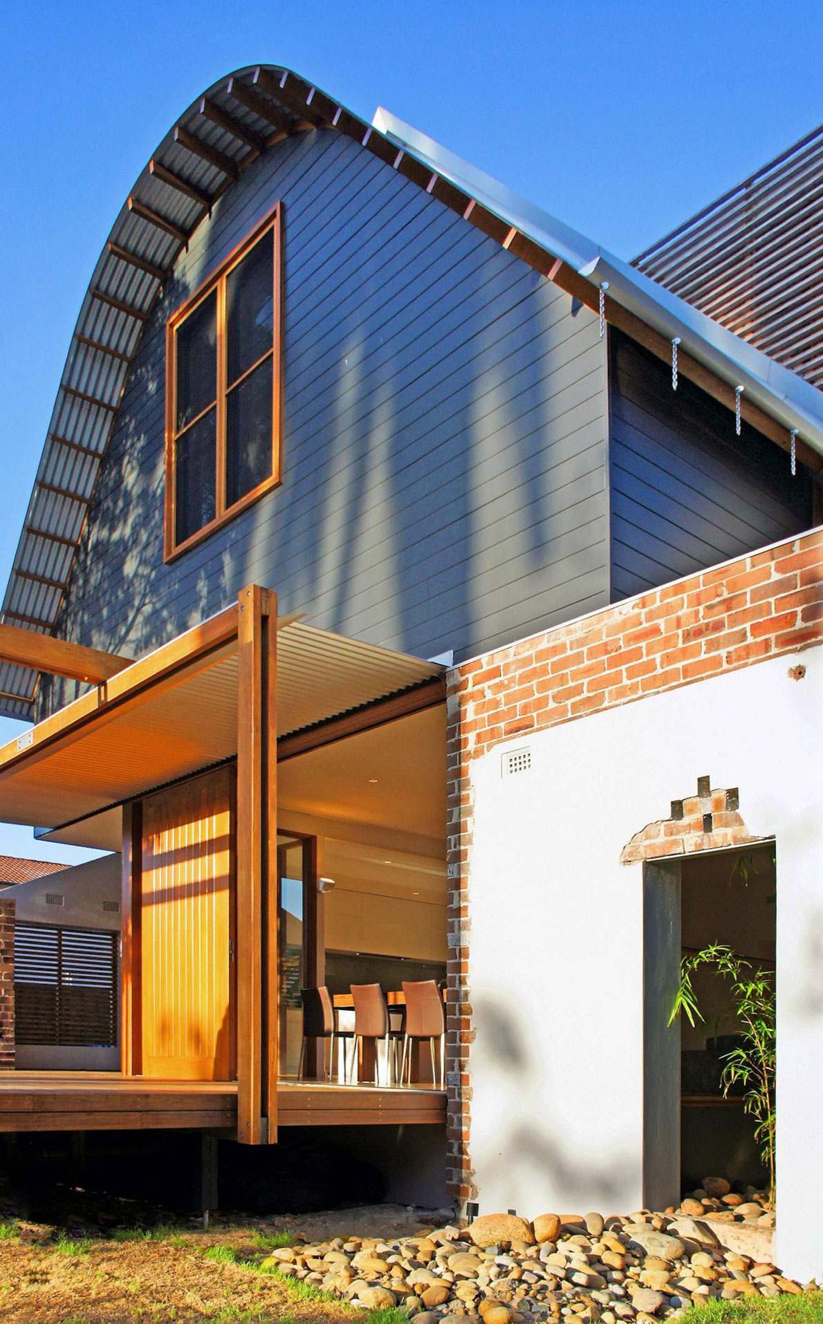 A Luminous and Dramatic Home with Spaces Full of Natural Light in Sydney by CplusC Architectural Workshop (4)