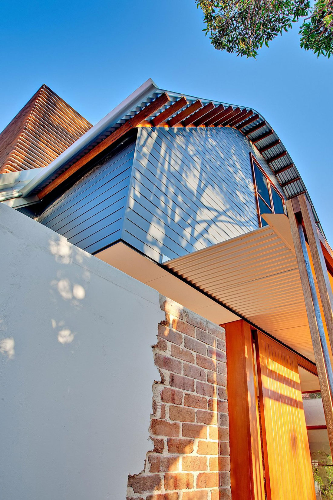 A Luminous and Dramatic Home with Spaces Full of Natural Light in Sydney by CplusC Architectural Workshop (5)