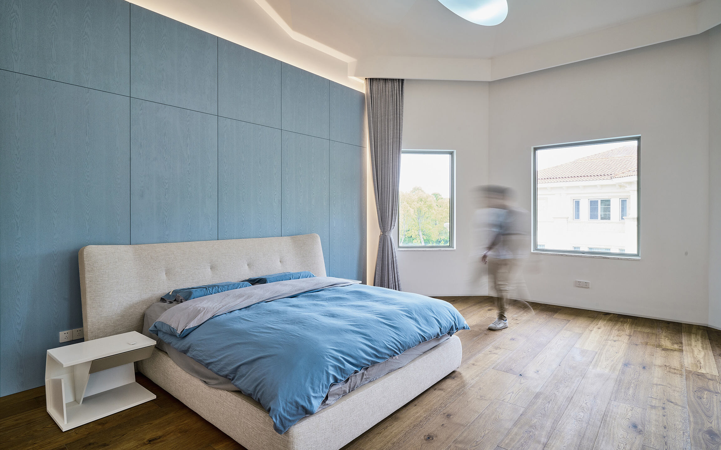 A Luxurious Modern Home with Bright and Unique Character in Shanghai, China by Young H Design (12)