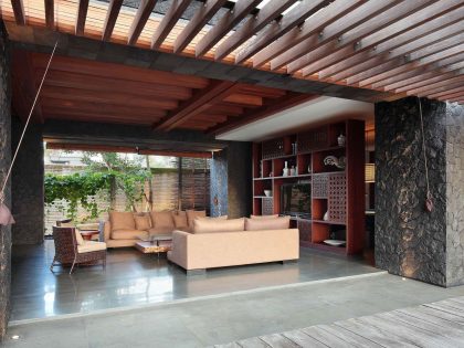 A Luxurious and Comfortable Modern Villa with Large Pool in Pecatu, Indonesia by Wahana Cipta Selaras (11)