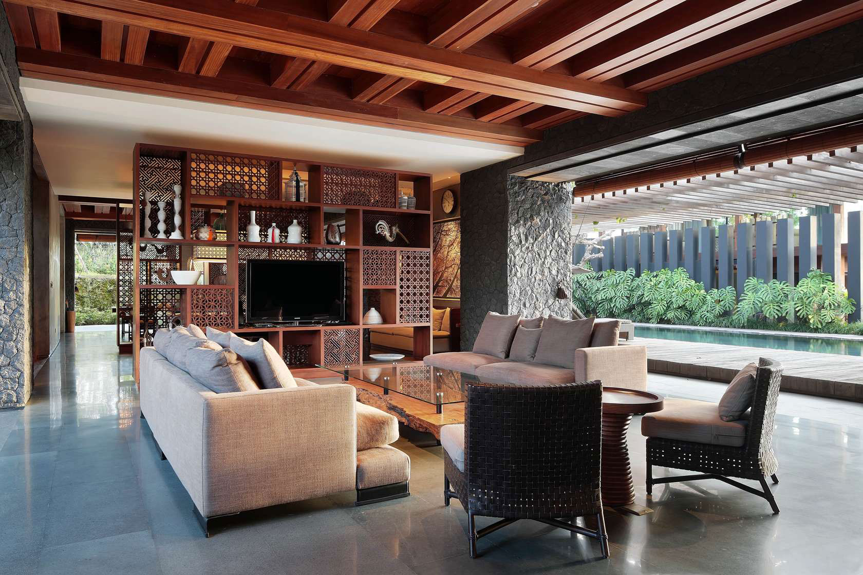 A Luxurious and Comfortable Modern Villa with Large Pool in Pecatu, Indonesia by Wahana Cipta Selaras (12)