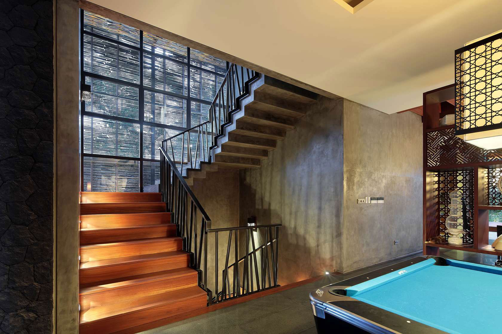 A Luxurious and Comfortable Modern Villa with Large Pool in Pecatu, Indonesia by Wahana Cipta Selaras (13)