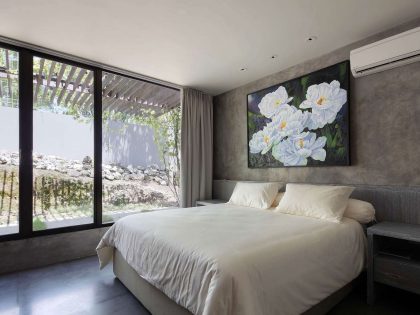 A Luxurious and Comfortable Modern Villa with Large Pool in Pecatu, Indonesia by Wahana Cipta Selaras (14)