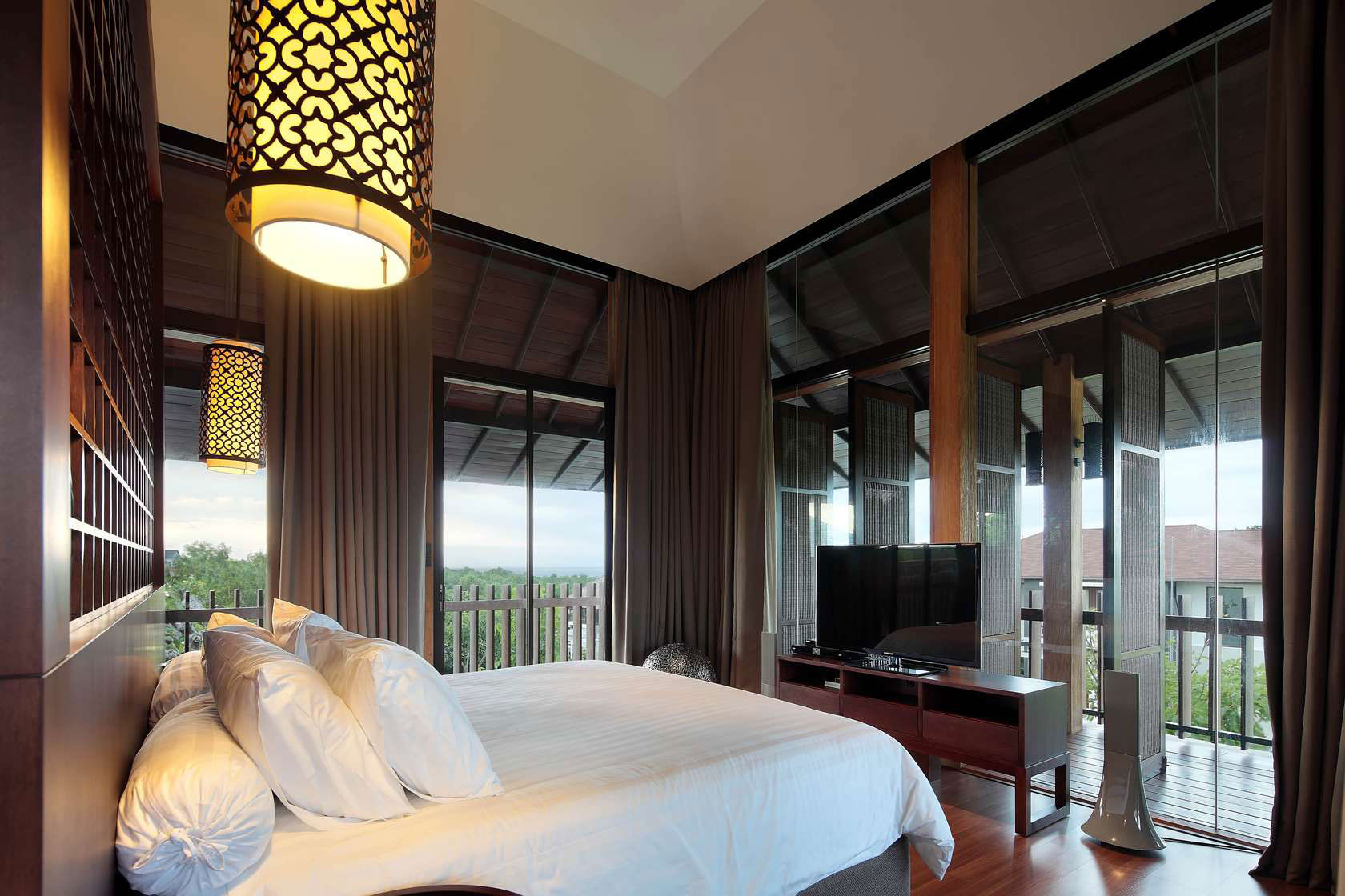 A Luxurious and Comfortable Modern Villa with Large Pool in Pecatu, Indonesia by Wahana Cipta Selaras (15)