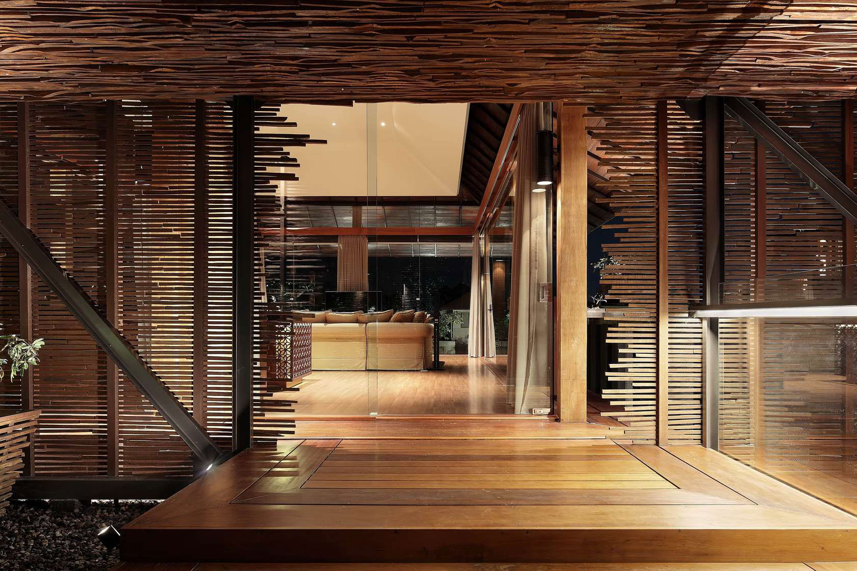 A Luxurious and Comfortable Modern Villa with Large Pool in Pecatu, Indonesia by Wahana Cipta Selaras (17)