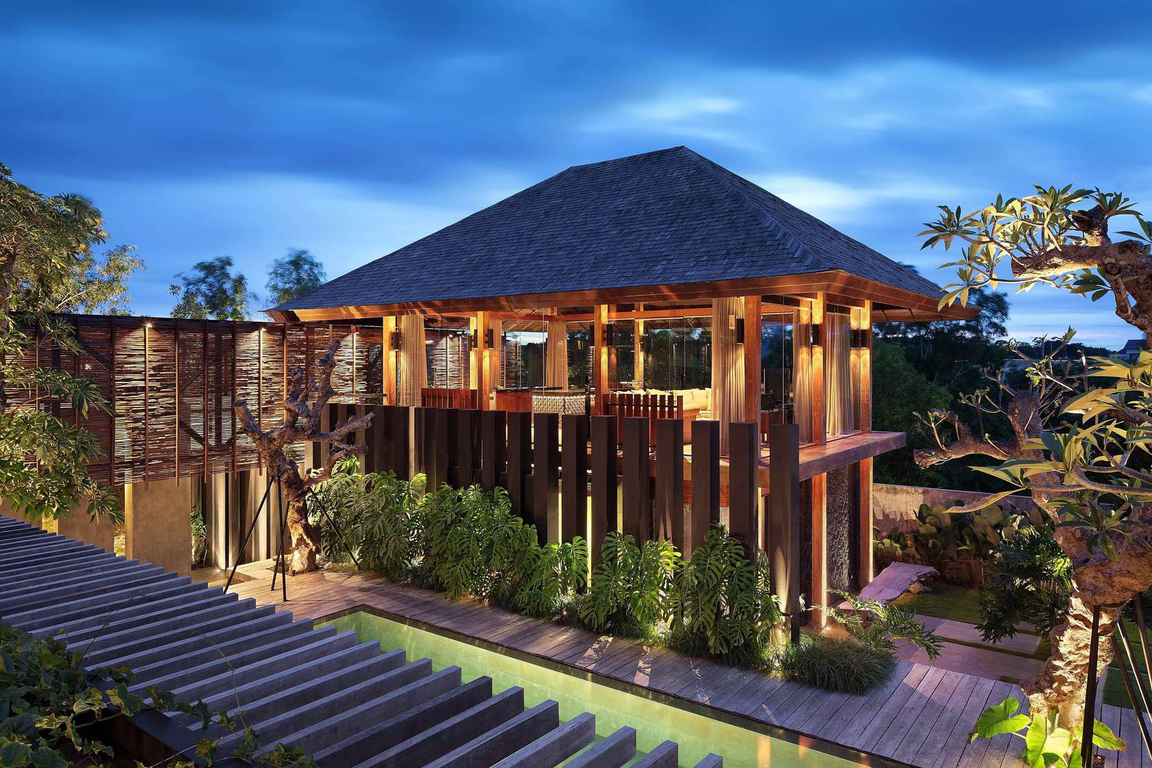 A Luxurious and Comfortable Modern Villa with Large Pool in Pecatu, Indonesia by Wahana Cipta Selaras (18)