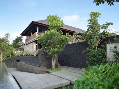 A Luxurious and Comfortable Modern Villa with Large Pool in Pecatu, Indonesia by Wahana Cipta Selaras (2)