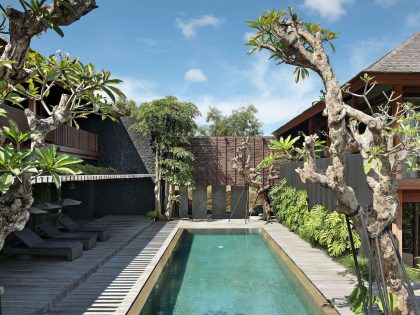 A Luxurious and Comfortable Modern Villa with Large Pool in Pecatu, Indonesia by Wahana Cipta Selaras (3)