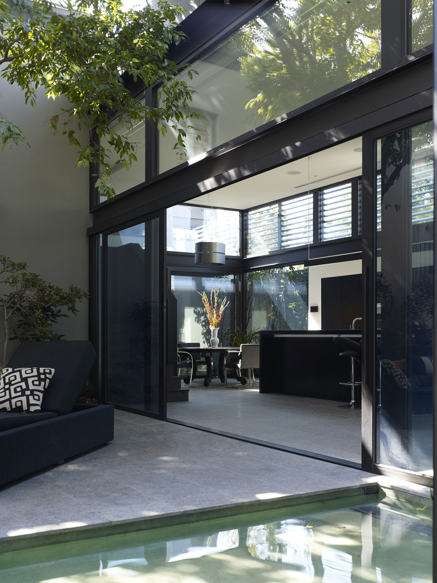A Magnificent Contemporary Home Full of Elegance and Transparency in Hawthorn East by Steve Domoney Architecture (3)