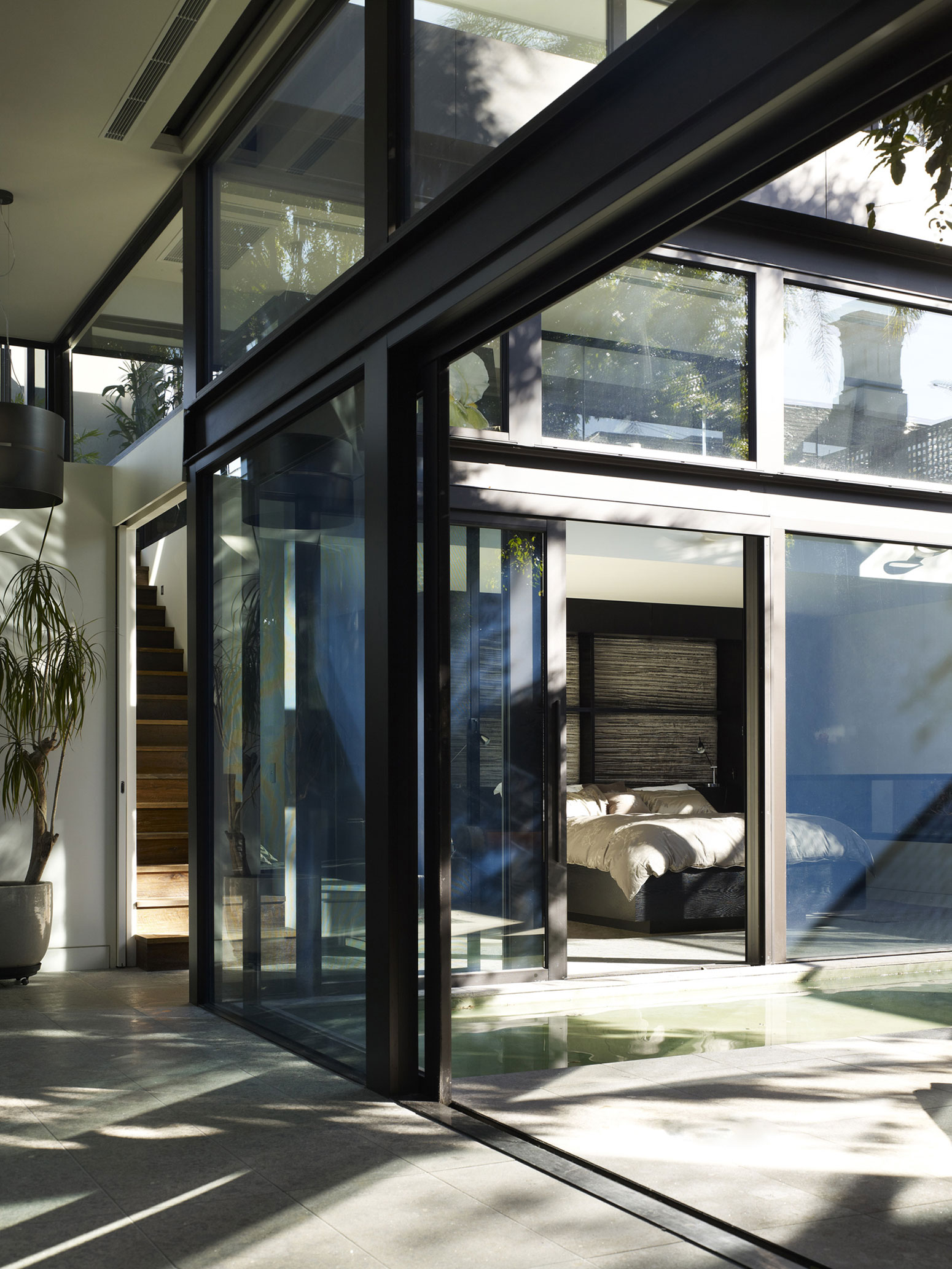 A Magnificent Contemporary Home Full of Elegance and Transparency in Hawthorn East by Steve Domoney Architecture (4)