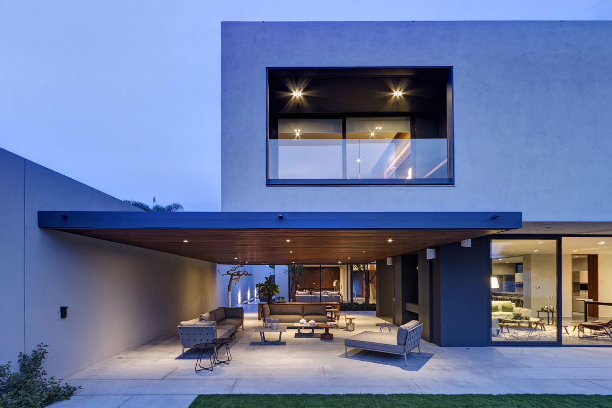 A Modern House Built From Dark Gray Steel, Glass, Wood, Concrete and Stone Materials in Mexico by Elías Rizo Arquitectos (10)