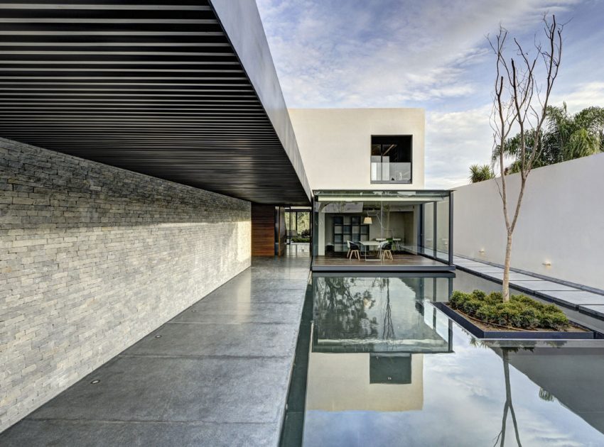 A Modern House Built From Dark Gray Steel, Glass, Wood, Concrete and Stone Materials in Mexico by Elías Rizo Arquitectos (3)
