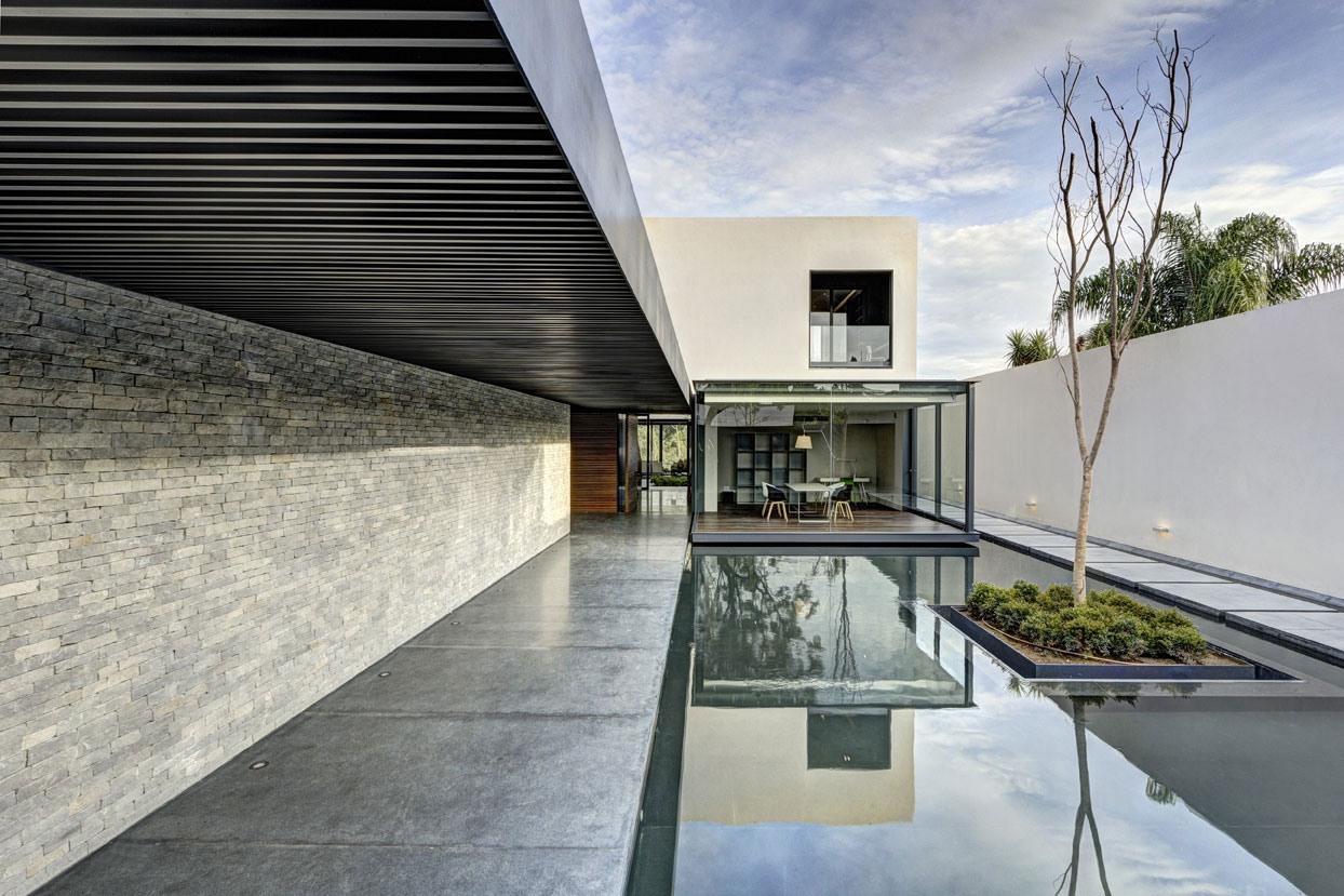 A Modern House Built From Dark Gray Steel, Glass, Wood, Concrete and Stone Materials in Mexico by Elías Rizo Arquitectos (3)