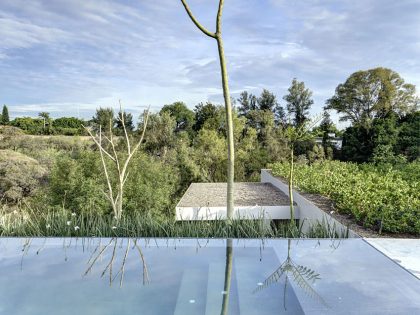 A Modern House Built From Dark Gray Steel, Glass, Wood, Concrete and Stone Materials in Mexico by Elías Rizo Arquitectos (4)