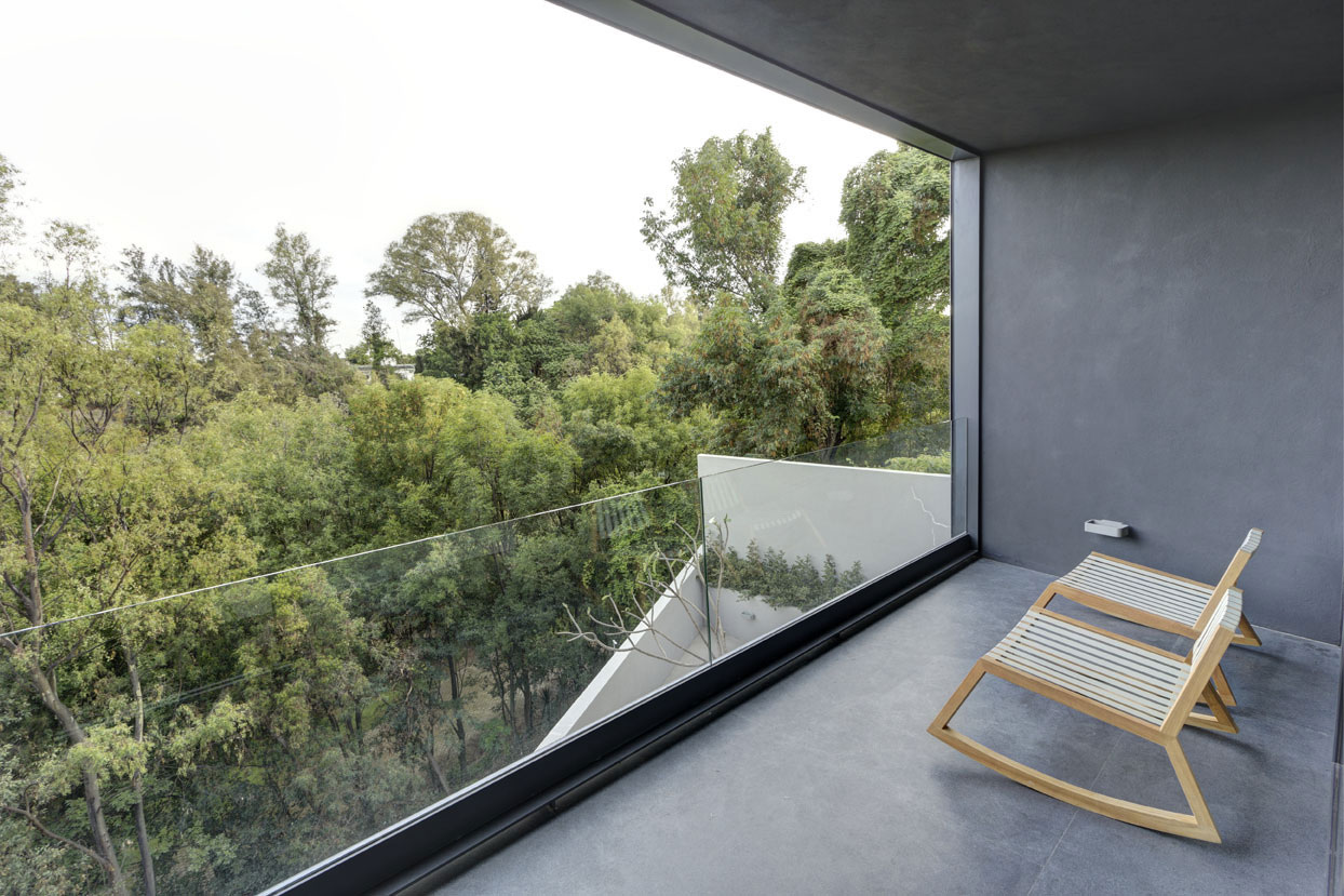A Modern House Built From Dark Gray Steel, Glass, Wood, Concrete and Stone Materials in Mexico by Elías Rizo Arquitectos (7)