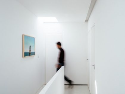 A Modern House Built with Focus on Natural Lighting and Ventilation in Sorocaba by Estudio BRA arquitetura (18)