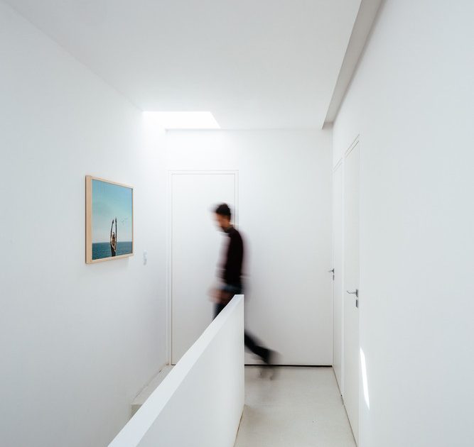 A Modern House Built with Focus on Natural Lighting and Ventilation in Sorocaba by Estudio BRA arquitetura (18)